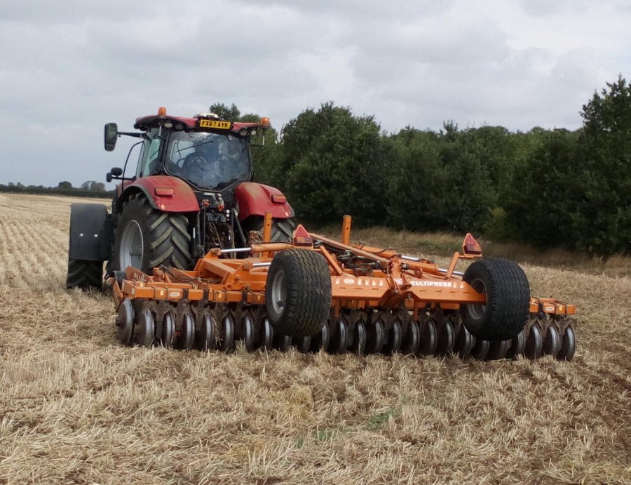 Seedbed preparation and drilling setup